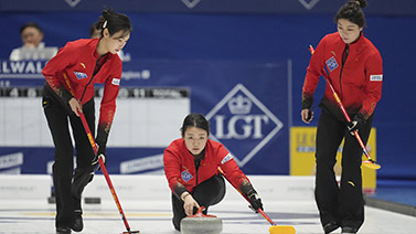 “苏超”冠军的排面，泰州市委书记和市长更衣室祝贺泰州夺冠