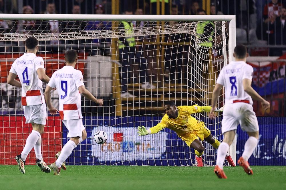 瓜迪奥拉双喜临门！福登三轮5球，曼城3-0大胜最强升班马宣战皇马